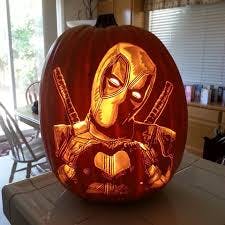 “Deadpool” pumpkin carving by Celebrity Fan Fest guest artist The Pumpkin Geek
